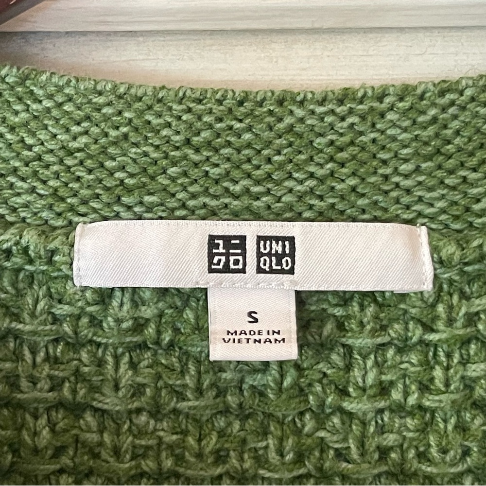 Uniqlo Green Knitted Cardigan Size Small - Picture 2 of 8